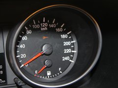 2011款 2.0L 手动 汽油两驱尊贵型 5座
