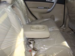 2011款 2.0L 手动 汽油两驱尊贵型 5座
