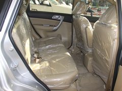 2011款 2.0L 手动 汽油两驱尊贵型 5座