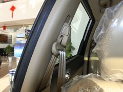 2011款 2.0L 手动 汽油两驱尊贵型 5座