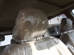 2011款 2.0L 手动 汽油两驱尊贵型 5座