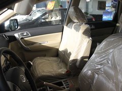 2011款 2.0L 手动 汽油两驱尊贵型 5座