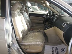 2011款 2.0L 手动 汽油两驱尊贵型 5座