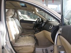 2011款 2.0L 手动 汽油两驱尊贵型 5座