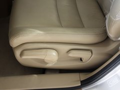 2011款 2.0L 手动 汽油两驱尊贵型 5座