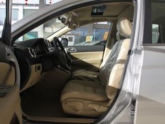 2011款 2.0L 手动 汽油两驱尊贵型 5座
