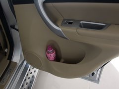 2011款 2.0L 手动 汽油两驱尊贵型 5座
