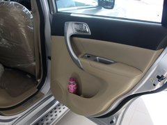 2011款 2.0L 手动 汽油两驱尊贵型 5座