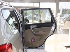 2011款 2.0L 手动 汽油两驱尊贵型 5座