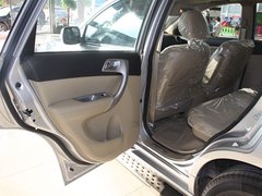 2011款 2.0L 手动 汽油两驱尊贵型 5座