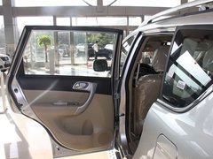 2011款 2.0L 手动 汽油两驱尊贵型 5座