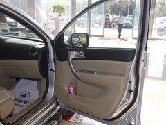 2011款 2.0L 手动 汽油两驱尊贵型 5座