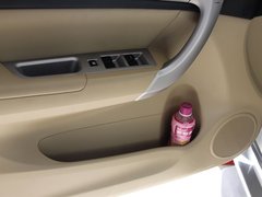 2011款 2.0L 手动 汽油两驱尊贵型 5座