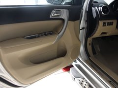 2011款 2.0L 手动 汽油两驱尊贵型 5座