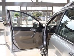 2011款 2.0L 手动 汽油两驱尊贵型 5座