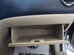2011款 2.0L 手动 汽油两驱尊贵型 5座