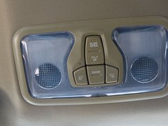2011款 2.0L 手动 汽油两驱尊贵型 5座