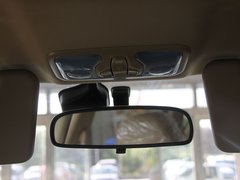2011款 2.0L 手动 汽油两驱尊贵型 5座