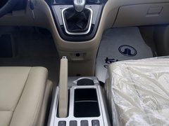 2011款 2.0L 手动 汽油两驱尊贵型 5座