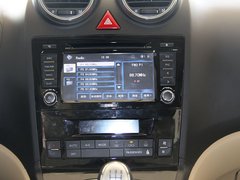 2011款 2.0L 手动 汽油两驱尊贵型 5座