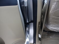 2011款 2.0L 手动 汽油两驱尊贵型 5座