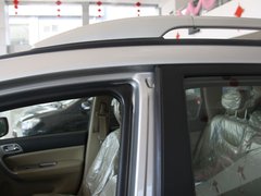 2011款 2.0L 手动 汽油两驱尊贵型 5座