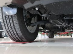 2011款 2.0L 手动 汽油两驱尊贵型 5座