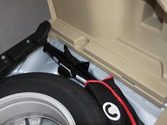 2011款 2.0L 手动 汽油两驱尊贵型 5座