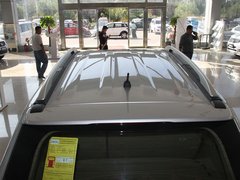 2011款 2.0L 手动 汽油两驱尊贵型 5座
