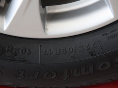 2011款 2.0L 手动 汽油两驱尊贵型 5座