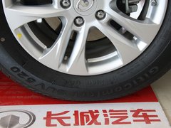 2011款 2.0L 手动 汽油两驱尊贵型 5座