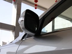 2011款 2.0L 手动 汽油两驱尊贵型 5座
