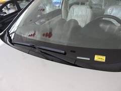 2011款 2.0L 手动 汽油两驱尊贵型 5座