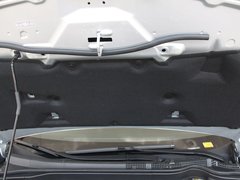 2011款 2.0L 手动 汽油两驱尊贵型 5座