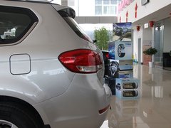 2011款 2.0L 手动 汽油两驱尊贵型 5座