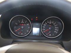 2011款 2.0L 手动 汽油两驱尊贵型 5座