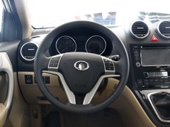 2011款 2.0L 手动 汽油两驱尊贵型 5座