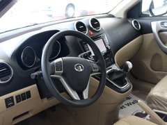 2011款 2.0L 手动 汽油两驱尊贵型 5座