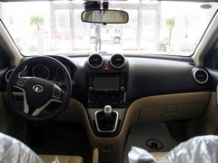 2011款 2.0L 手动 汽油两驱尊贵型 5座