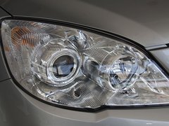 2011款 2.0L 手动 汽油两驱尊贵型 5座