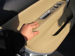 2011款 2.0L 手动 汽油两驱尊贵型 5座