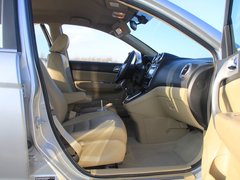 2011款 2.0L 手动 汽油两驱尊贵型 5座