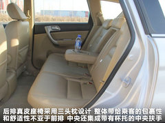 2011款 2.0L 手动 汽油两驱尊贵型 5座
