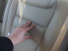 2011款 2.0L 手动 汽油两驱尊贵型 5座