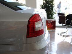 2012款 1.6 自动 逸俊版