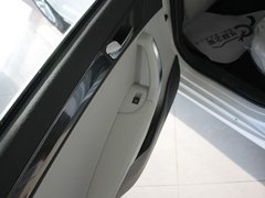 2011款 1.6L 自动 豪华型