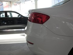 2011款 1.6L 自动 豪华型