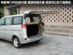 郑州日产  帅客 2.0 AT