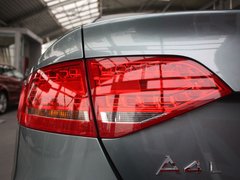 2012款 2.0 TFSI CVT 标准型