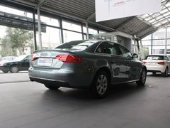 一汽奥迪  A4L 2.0 TFSI CVT 车辆右侧尾部视角